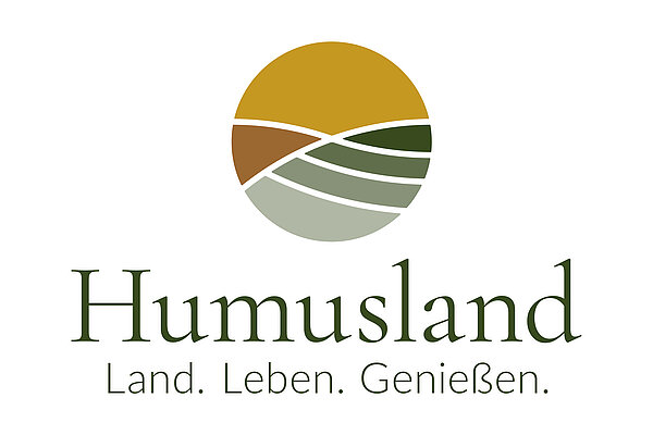 Humusland Logo – Land. Leben. Genießen.